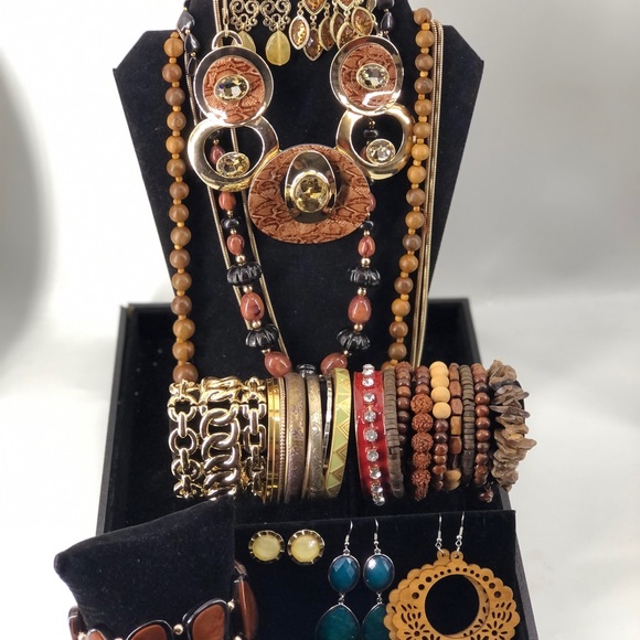 Huge Vintage To Now Large Jewelry Lot For Sale African Inspired - Picture 4 of 11